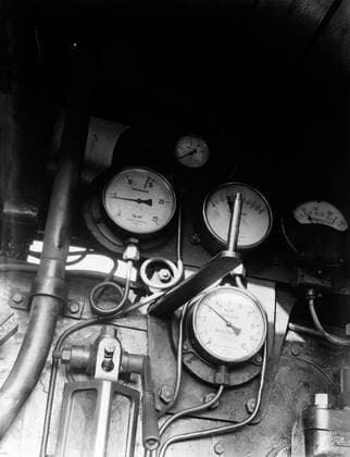 Poll photo collection. Reporting Dutch Railways. Measuring equipment in the cabin of a steam locomotive. 1932. Amsterdam, Noord-Holland Copyright: xpiemagsx pienatarchpart630102021-21963 !ACHTUNG AUFNAHMEDATUM GESCHÄTZT!
