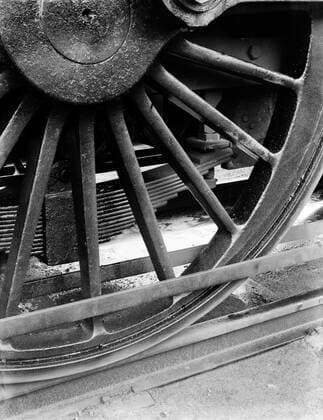 Poll photo collection. Reporting Dutch Railways. Detail of a wheel of a steam locomotive. 1932. Amsterdam, Noord-Holland Copyright: xpiemagsx pienatarchpart630102021-21965 !ACHTUNG AUFNAHMEDATUM GESCHÄTZT!