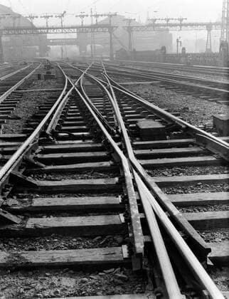 Poll photo collection. Reporting Dutch Railways. Railway pelaming with rails, points and above the electricity cables and in the background the station halls of the central station. 1932. Amsterdam, Noord-Holland Copyright: xpiemagsx pienatarchpart630102021-21969 !ACHTUNG AUFNAHMEDATUM GESCHÄTZT!