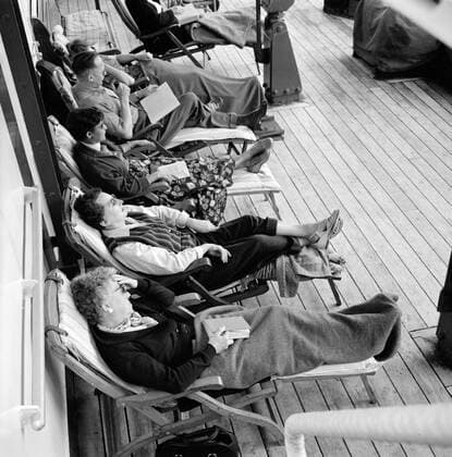 Poll photo collection. Netherlands Antilles and Suriname at the time of the royal visit of Queen Juliana and Prince Bernhard in 1955. Passengers aboard the MS. Nestor on the way to Suriname. Second in the front of Mrs. van de Poll. October 1, 1955 Copyright: xpiemagsx pienatarchpart630102021-23000 !ACHTUNG AUFNAHMEDATUM GESCHÄTZT!