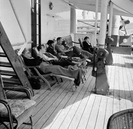 Poll photo collection. Netherlands Antilles and Suriname at the time of the royal visit of Queen Juliana and Prince Bernhard in 1955. Passengers aboard the MS. Nestor on the way to Suriname. Second in the front of Mrs. van de Poll. October 1, 1955 Copyright: xpiemagsx pienatarchpart630102021-23002 !ACHTUNG AUFNAHMEDATUM GESCHÄTZT!