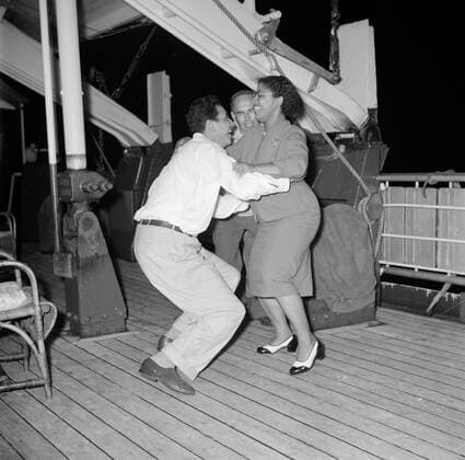 Poll photo collection. Netherlands Antilles and Suriname at the time of the royal visit of Queen Juliana and Prince Bernhard in 1955. Passengers aboard the MS. Nestor on the way to Suriname. On the right Mrs. Snijders. October 1, 1955 Copyright: xpiemagsx pienatarchpart630102021-23016 !ACHTUNG AUFNAHMEDATUM GESCHÄTZT!