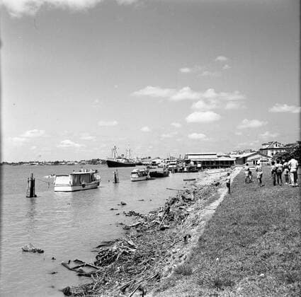 Poll photo collection. Netherlands Antilles and Suriname at the time of the royal visit of Queen Juliana and Prince Bernhard in 1955. The MS. Nestor on the Surinamer River at Paramaribo. October 1, 1955. Paramaribo, Suriname Copyright: xpiemagsx pienatarchpart630102021-23122 !ACHTUNG AUFNAHMEDATUM GESCHÄTZT!