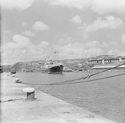 Poll photo collection. Netherlands Antilles and Suriname at the time of the royal visit of Queen Juliana and Prince Bernhard in 1955. Ms. Nestor in the port of Willemstad. In the background oil tanks of Shell and a building of the Curacao Trading Company. October 1, 1955. Curacao, Willemstad Copyright: xpiemagsx pienatarchpart630102021-23200 !ACHTUNG AUFNAHMEDATUM GESCHÄTZT!