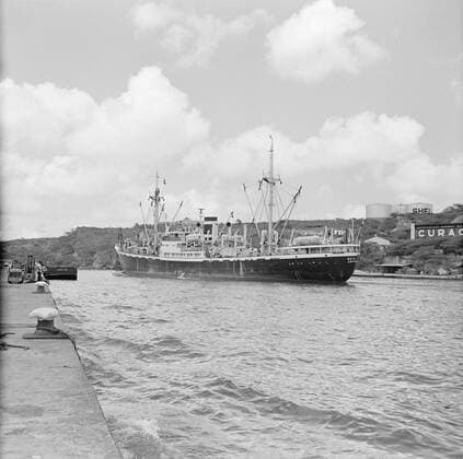 Poll photo collection. Netherlands Antilles and Suriname at the time of the royal visit of Queen Juliana and Prince Bernhard in 1955. Ms. Nestor in the port of Willemstad. October 1, 1955. Curacao, Willemstad Copyright: xpiemagsx pienatarchpart630102021-23206 !ACHTUNG AUFNAHMEDATUM GESCHÄTZT!