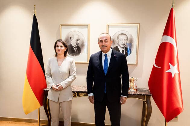 News Themen der Woche KW 30 News Bilder des Tages Bundesaussenministerin Annalena Baerbock im Gespraech mit dem Aussenminister der Tuerkei, Mevluet Cavusoglu in Istanbul, 29.07.2022. Istanbul Turkey *** German Foreign Minister Annalena Baerbock in talks with the Foreign Minister of Turkey, Mevluet Cavusoglu in Istanbul, 29 07 2022 Istanbul Turkey Copyright: xLeonxKuegeler photothek.dex