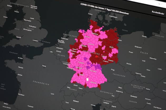 Dashboard des RKI, die 7-Tage-Inzidenz liegt nun bei 578,1 7-Tage-Inzidenz, Dashboard des RKI auf einem Monitor am 30.07.2022 in Siegen Deutschland.