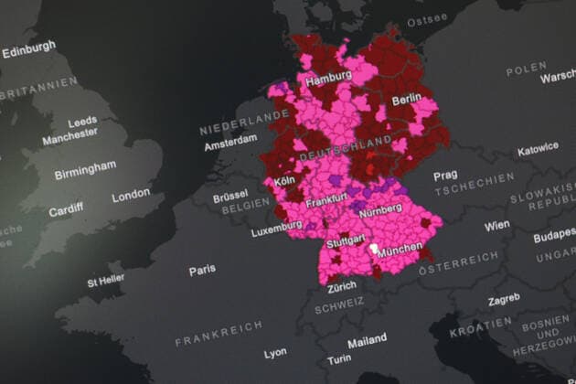 Dashboard des RKI, die 7-Tage-Inzidenz liegt nun bei 551,8 7-Tage-Inzidenz, Dashboard des RKI auf einem Monitor am 31.07.2022 in Siegen Deutschland.