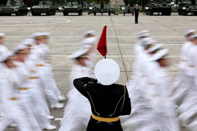 Bilder des Jahres 2022, News 07 Juli News Themen der Woche KW 30 News Bilder des Tages KALININGRAD, RUSSIA - JULY 31, 2022: Russian servicemen take part in a military parade on Russian Navy Day. Vitaly Nevar TASS  TS13C643