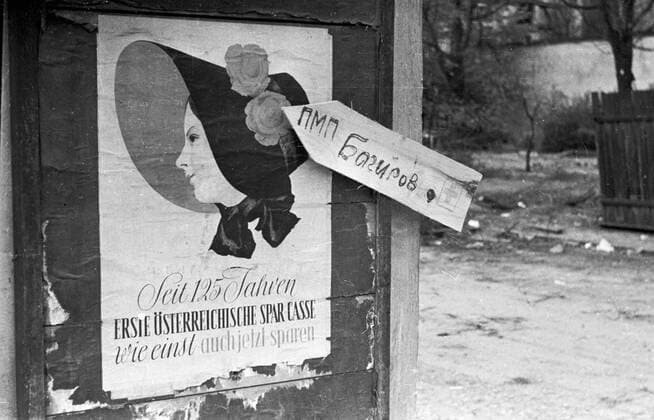 WWII VIENNA RUSSIAN SIGN 2726 13.04.1945 Signs in Russian on Vienna s streets. Boris Sputnik Vienna Austria  Copyright: xBorisx