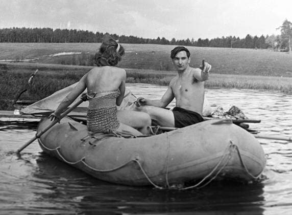 Valery Bykovsky and his wife vacationing 15932 15.07.1963 Valery Bykovsky and his wife Valentina having a boat ride in the suburbs of Moscow. RIA Novosti Sputnik Moscow region Russia  Copyright: xRIAxNovostix