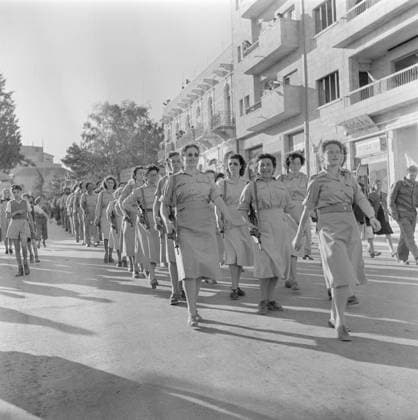 Poll photo collection. Israel 1948-1949: Haifa. Military unit women during the military parade in Haifa on May 15, 1949 on the occasion of the first birthday of Israel independence. January 1, 1948. Haifa, Israel Copyright: xpiemagsx pienatarchpart630102021-34041 !ACHTUNG AUFNAHMEDATUM GESCHÄTZT!