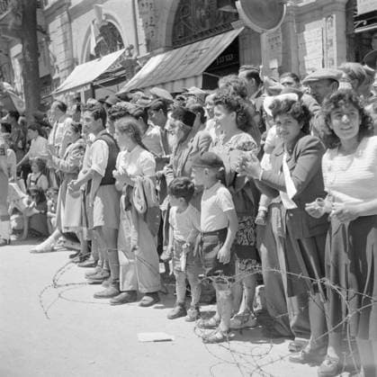 Poll photo collection. Israel 1948-1949: Jerusalem. Public during the military parade on May 15, 1949 in Jerusalem on the occasion of the first birthday of Israel independence. January 1, 1948. Israel, Jerusalem Copyright: xpiemagsx pienatarchpart630102021-34046 !ACHTUNG AUFNAHMEDATUM GESCHÄTZT!