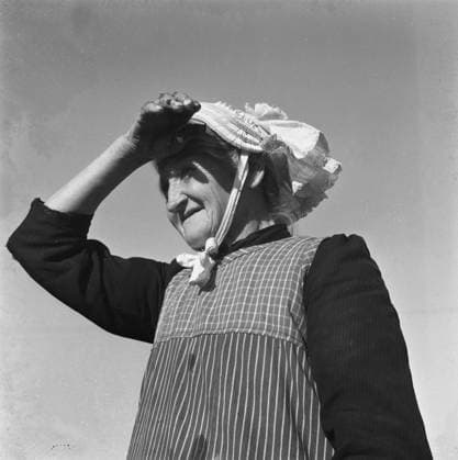 Anefo photo collection. Report Putten. World War II, women, peers. October 29, 1945. Gelderland, Putten Copyright: xpiemagsx pienatarchpart72010201-13714 !ACHTUNG AUFNAHMEDATUM GESCHÄTZT!