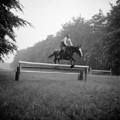 Poll photo collection. The royal family at Soestdijk Palace. Prince Bernhard jumps with his horse over an obstacle in the park of the palace. { ca. 1947 }. Baarn, Utrecht (province) Copyright: xpiemagsx pienatarchpart72010201-16145 !ACHTUNG AUFNAHMEDATUM GESCHÄTZT!