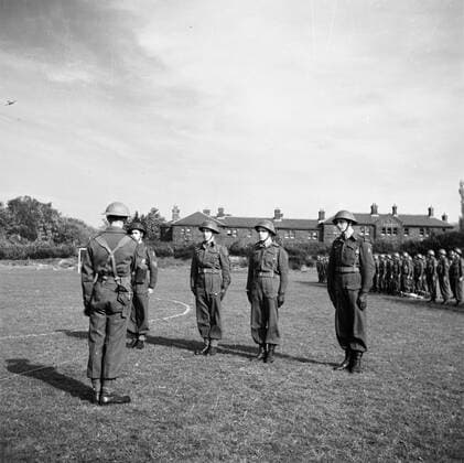 Poll photo collection. Prince Bernhard visits Dutch troops on their army base in Great Britain during the Second World War. The troops are ready for inspection. 1940. Great Britain Copyright: xpiemagsx pienatarchpart72010201-16315 !ACHTUNG AUFNAHMEDATUM GESCHÄTZT!