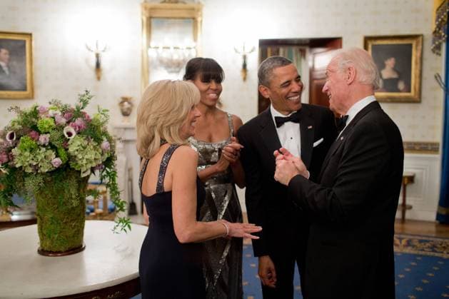President Barack Obama and First Lady Michelle Obama talk with Vice President Joe Biden and Dr. Jill Biden in the Blue Room of the White House before the National Governors Association Dinner, Feb. 24, 2013. Copyright: xpiemagsx obama180221-4628 !ACHTUNG AUFNAHMEDATUM GESCHÄTZT!
