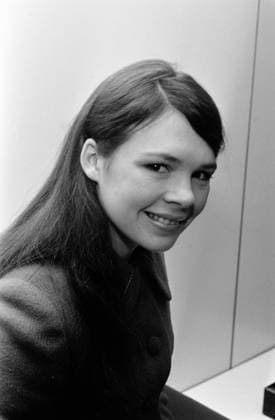 Anefo photo collection. Eurovision Song Contest 1970 in Rai in Amsterdam. Irish singer Dana arrives at Schiphol for Eurovision Song Festival. Dana. March 16, 1970. Noord-Holland, Schiphol Copyright: xpiemagsx pienatarchpart72010201-42732 !ACHTUNG AUFNAHMEDATUM GESCHÄTZT!