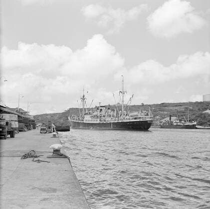 Poll photo collection. Netherlands Antilles and Suriname at the time of the royal visit of Queen Juliana and Prince Bernhard in 1955. Ms. Nestor in the port of Willemstad. October 1, 1955. Curacao, Willemstad Copyright: xpiemagsx pienatarchpart72010201-45348 !ACHTUNG AUFNAHMEDATUM GESCHÄTZT!