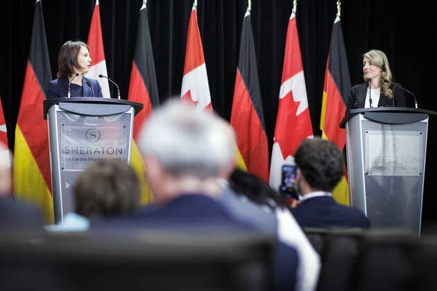 (L-R) Annalena Baerbock, Bundesaussenministerin, und Melanie Joly, Ministerin fuer auswaertige Angelegenheiten von Kanada, aufgenommen bei einer gemeinsamen Pressekonferenz. Montreal, 03.08.2022. Montreal Canada