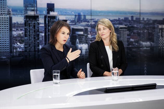 (L-R) Annalena Baerbock, Bundesaussenministerin, und Melanie Joly, Ministerin fuer auswaertige Angelegenheiten von Kanada, geben ein gemeinsamen Fernsehinterview. Montreal, 03.08.2022. Montreal Canada