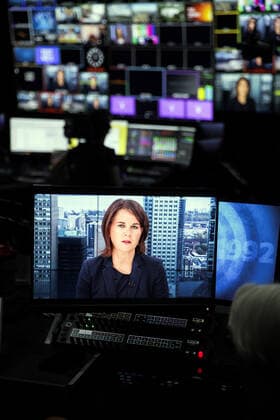 Annalena Baerbock, Bundesaussenministerin, und Melanie Joly, Ministerin fuer auswaertige Angelegenheiten von Kanada, (hier nicht im Bild) geben ein gemeinsamen Fernsehinterview. Montreal, 03.08.2022. Montreal Canada