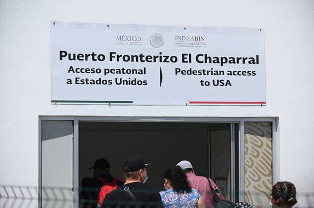 Mexiko, Geflüchtete aus Mittelamerika in Tijuana August 3, 2022, Tijuana, Baja California, Mexico: Migrants from Central America, Mexico and Haiti were given humanitarian parole in Tijuana to enter the United States on Wednesday, August 3, 2022. ..The humanitarian parole is an exception to the Title 42 policy still in place and the Migrant Protection Protocols (MPP) or Remain in Mexico program, which was allowed to be dismantled by a US Supreme Court ruling on June 30 but the Biden Administration has not moved yet in replacing it or terminating the program because its reviewing how it will process migrants seeking asylum in the future---the Trump-era program forcing migrants to stay in Mexico will not change migrants circumstancesÃ¢â‚¬ due to Title 42 not allowing them to seek asyl - ZUMAm180 20220803_zip_m180_011 Copyright: xCarlosxA.xMorenox
