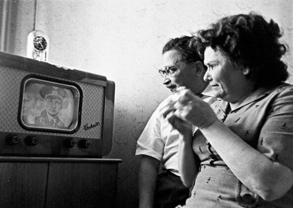 Fedor and Klavdia Bykovsky 612451 14.06.1963 Fedor and Klavdia Bykovsky, the parents of Soviet pilot-cosmonaut Valery Bykovsky (b. 1934), watching a TV news program about the flight of their son. the commander of the Vostok-5 spaceship (June 14 to 19, 1963). Snegirev Igor Sputnik Pavlovsky Posad Moscow region Russia  Copyright: xSnegirevxIgorx