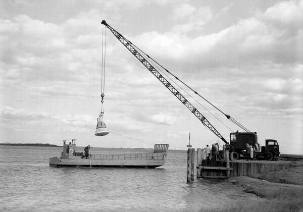 Water drop and recovery from shore-based crane at Langley s back river. Copyright: xpiemagsx piemagsspace-597 !ACHTUNG AUFNAHMEDATUM GESCHÄTZT!