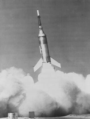 B60-00364 (4 Nov. 1959) --- Launch of Little Joe-2 from Wallops Island carrying Mercury spacecraft test article. The suborbital test flight of the Mercury capsule was to test the escape system. Vehicle functioned perfectly, but escape rocket ignited several seconds too late. Copyright: xpiemagsx piemagsspace-731 !ACHTUNG AUFNAHMEDATUM GESCHÄTZT!