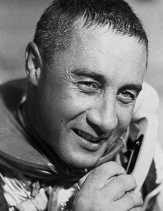 S61-02897 (21 July 1961) --- Virgil I. (Gus) Grissom, pilot of the Mercury-Redstone 4 (MR-4) ?Liberty Bell 7? spaceflight, talking on the phone with President Kennedy. Grissom is still wearing his pressure suit. Copyright: xpiemagsx piemagsspace-875 !ACHTUNG AUFNAHMEDATUM GESCHÄTZT!