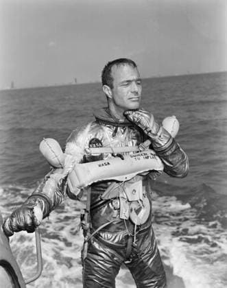 S62-01358 (1962) --- Project Mercury astronaut M. Scott Carpenter, prime pilot of the Mercury-Atlas 7 (MA-7) spaceflight, goes through a water egress test. He is in the Mercury pressure suit, without the helmet, and is wearing a life vest. Copyright: xpiemagsx piemagsspace-910 !ACHTUNG AUFNAHMEDATUM GESCHÄTZT!