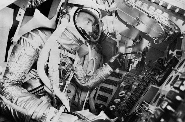 S62-01033 (1961) --- Project Mercury astronaut M. Scott Carpenter, prime pilot for the United States second manned orbital flight, undergoes a simulated mission in the procedures trainer at Langley Air Force Base, Virginia, headquarters for the National Aeronautics and Space Administration?s Manned Spacecraft Center. Copyright: xpiemagsx piemagsspace-955 !ACHTUNG AUFNAHMEDATUM GESCHÄTZT!