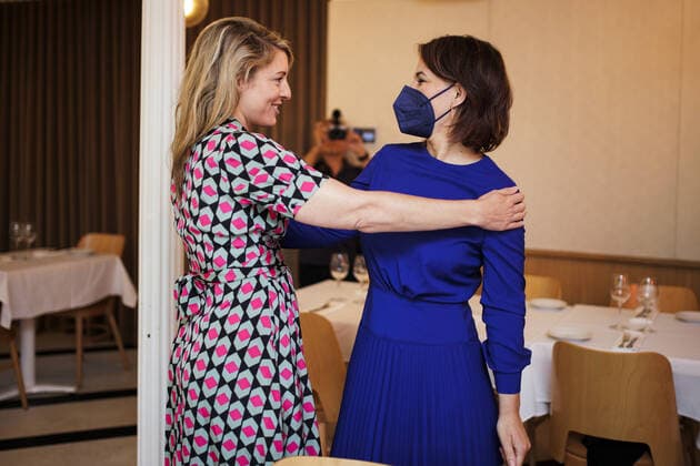 (R-L) Annalena Baerbock, Bundesaussenministerin, trifft Melanie Joly, Ministerin fuer auswaertige Angelegenheiten von Kanada, zu einem gemeinsamen Abendessen. Montreal, 02.08.2022. Montreal Canada