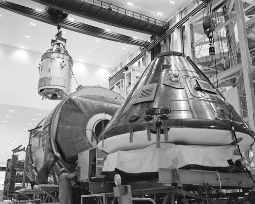 CAPE CANAVERAL, Fla. Apollo command and service modules scheduled for manned landing missions on the moon cross paths in the Manned Spacecraft Operations Building at the spaceport. The meeting occurred last night when the CSM for Apollo 11 was being hoisted out of a test chamber and the CSM for Apollo 12, which recently arrived at Kennedy Space Center, was getting its initial checkouts in the aisle. Apollo 11 is scheduled for the first manned lunar landing mission this summer. Copyright: xpiemagsx piemagsspace-1554 !ACHTUNG AUFNAHMEDATUM GESCHÄTZT!