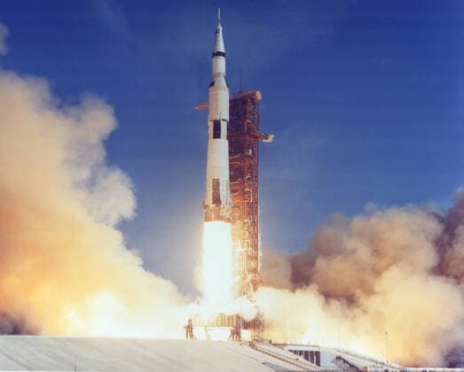 KENNEDY SPACE CENTER, FLA. - The Apollo 11 Saturn V space vehicle lifted off with astronauts Neil A. Armstrong, Michael Collins and Edwin E. Aldrin Jr. at 9:32 a.m. EDT July 16, 1969, from KSC s Launch Complex 39A. During the planned eight-day mission, Armstrong and Aldrin will descend in a Lunar Module (LM) to the Moon s surface while Collins orbits overhead in the Command Module. The two astronauts are to spend 22 hours on the Moon, including two-and-one-half hours outside the LM. They will gather samples of lunar material and will deploy scientific experiments that will transmit data about the lunar environment. They will rejoin Collins in the Command Module for the return trip to Earth. Copyright: xpiemagsx piemagsspace-1624 !ACHTUNG AUFNAHMEDATUM GESCHÄTZT!