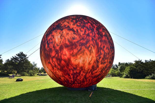 Bilder des Jahres 2022, News 08 August News Themen der Woche KW31 News Bilder des Tages Inflatable models exhibited by the Brno Observatory and Planetarium on the Cow s Hill (Kravi hora) in Brno, Czech Republic, August 4, 2022. (CTKxPhoto VaclavxSalek) CTKPhotoP2022080404353  sal 11k