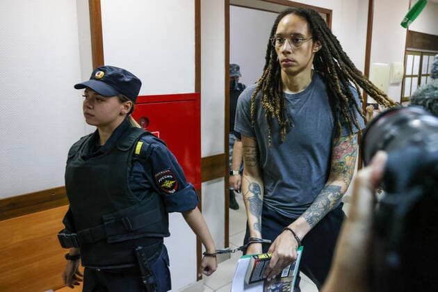 MOSCOW REGION, RUSSIA - AUGUST 4, 2022: US Olympic basketball champion Brittney Griner who is on trial on drug smuggling charges, appears for a hearing at the Khimki Municipal Court in the town of Khimki, northeast of Moscow. Griner was placed into custody till December 20 over an alleged attempt to smuggle cannabis oil into Russia through Sheremetyevo Airport. Anton Novoderezhkin TASS  TS13CF7D