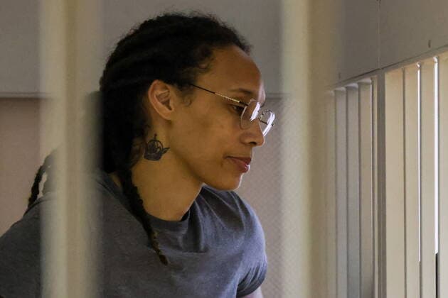 MOSCOW REGION, RUSSIA - AUGUST 4, 2022: US Olympic basketball champion Brittney Griner who is on trial on drug smuggling charges, appears for a hearing at the Khimki Municipal Court in the town of Khimki, northeast of Moscow. Griner was placed into custody till December 20 over an alleged attempt to smuggle cannabis oil into Russia through Sheremetyevo Airport. Anton Novoderezhkin TASS  TS13CF89