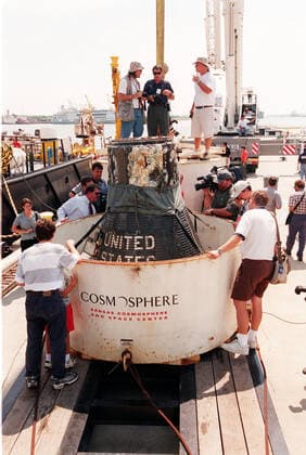 KENNEDY SPACE CENTER, FLA. -- Media and photographers get a close-up view of the Liberty Bell 7 Project Mercury capsule after its recovery from the Atlantic Ocean floor where it lay for 38 years. Launched July 21, 1961, the capsule made a successful 16-minute suborbital flight, with astronaut Virgil Gus Grissom aboard, and splashed down in the Atlantic Ocean. A prematurely jettisoned hatch caused the capsule to flood and a Marine rescue helicopter was unable to lift it. It quickly sank to a three-mile depth. Grissom was rescued but his spacecraft remained lost on the ocean floor, until now. Curt Newport, an underwater salvage expert, located the capsule through modern technology, and after one abortive attempt, successfully raised it Copyright: xpiemagsx piemagsspace-10582 !ACHTUNG AUFNAHMEDATUM GESCHÄTZT!