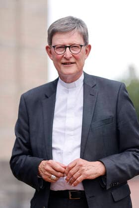 Kardinal Rainer Maria Woelki beim Auftaktkonzert des Jüdische-Musik Festival Shalom-Musik.Koeln in der Kölner Flora. Unter der Schirmherrschaft von NRW-Ministerpräsident Hendrik Wüst finden vom 04.08 bis 11.08.2022 mehr als 50 Konzerte und kostenlose Kurzkonzerte mit 70 jüdischen und nicht jüdischen Künstlerinnen und Künstlern statt. Köln, 04.08.2022 NRW Deutschland Copyright: xChristophxHardtx