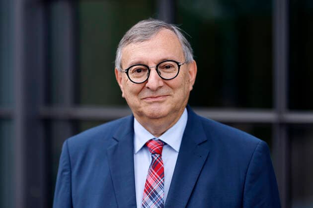 Abraham Lehrer, Vizepräsident den Zentralrat der Juden in Deutschland, beim Auftaktkonzert des Jüdische-Musik Festival Shalom-Musik.Koeln in der Kölner Flora. Unter der Schirmherrschaft von NRW-Ministerpräsident Hendrik Wüst finden vom 04.08 bis 11.08.2022 mehr als 50 Konzerte und kostenlose Kurzkonzerte mit 70 jüdischen und nicht jüdischen Künstlerinnen und Künstlern statt. Köln, 04.08.2022 NRW Deutschland Copyright: xChristophxHardtx