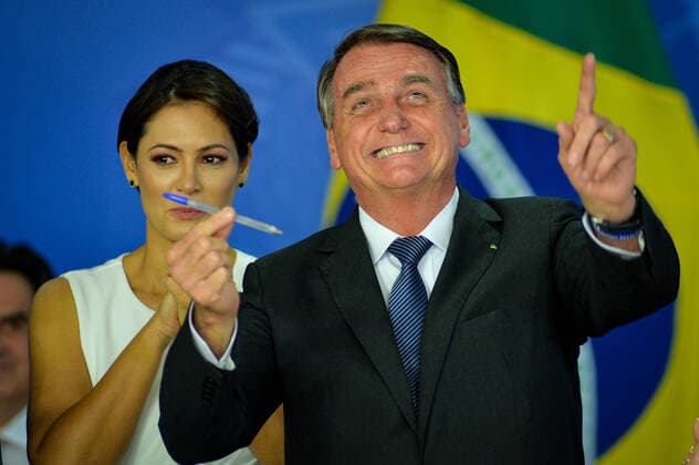 News Themen der Woche KW31 News Bilder des Tages BRASÍLIA, DF - 04.08.2022: BOLSONARO ASSINA AUMENTO PISO ENFERMAGEM - In the photo, President Jair Bolsonaro and First Lady Michelle Bolsonaro. This Thursday (4) President Jair Bolsonaro signs the decree that increases the salary floor of Nursing throughout Brazil, during a ceremony at Palácio do Planalto. x2244798x  TonxMolina