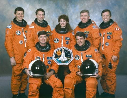 The crew assigned to the STS-78 mission included (seated left to right) Terrence T. (Tom) Henricks, commander; and Kevin R. Kregel, pilot. Standing, left to right, are Jean-Jacques Favier (CNES), payload specialist; Richard M. Linneham, mission specialist; Susan J. Helms, payload commander; Charles E. Brady, mission specialist; and Robert Brent Thirsk (CSA). Launched aboard the Space Shuttle Columbia on June 20, 1996 at 10 49 00 am (EDT), the STS-78 mission™s primary payloads was the Life and Microgravity Spacelab (LMS). Five space agencies (NASA USA, European Space Agency Europe (ESA), French Space Agency France, Canadian Space Agency Canada, and Italian Space Agency Italy) along with research scientists from 10 countries worked togethe Copyright: xpiemagsx piemagsspace-36232 !ACHTUNG AUFNAHMEDATUM GESCHÄTZT!
