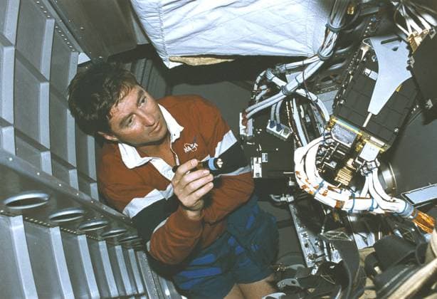 Launched on June 20, 1996, the STS-78 mission™s primary payload was the Life and Microgravity Spacelab (LMS), which was managed by the Marshall Space Flight Center (MSFC). During the 17 day space flight, the crew conducted a diverse slate of experiments divided into a mix of life science and microgravity investigations. In a manner very similar to future International Space Station operations, LMS researchers from the United States and their European counterparts shared resources such as crew time and equipment. Five space agencies (NASA USA, European Space Agency Europe (ESA), French Space Agency France, Canadian Space Agency Canada, and Italian Space Agency Italy) along with research scientists from 10 countries worked together on the Copyright: xpiemagsx piemagsspace-38107 !ACHTUNG AUFNAHMEDATUM GESCHÄTZT!