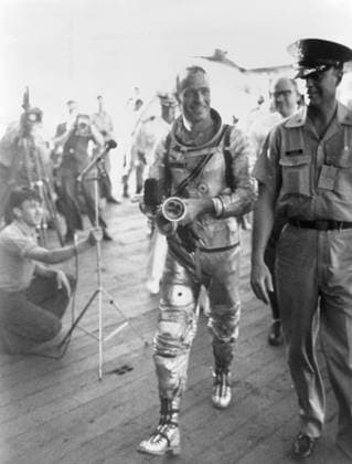 S62-04058 (24 May 1962) --- Astronaut M. Scott Carpenter, prime pilot for the Mercury-Atlas 7 (MA-7) mission, arrives aboard the prime recovery ship, USS Intrepid, during recovery operations following his Earth-orbital mission. Copyright: xpiemagsx piemagsspace-40481 !ACHTUNG AUFNAHMEDATUM GESCHÄTZT!