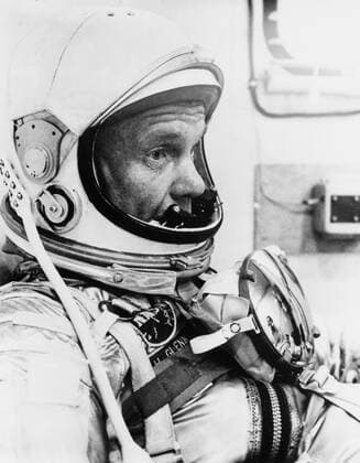 S62-00965 (20 Feb. 1962) --- Astronaut John H. Glenn Jr., finishes suiting up, and prepares for the launch of his Mercury-Atlas 6 (MA-6) spacecraft. The MA-6 Friendship 7 mission marks America s first manned Earth-orbiting spaceflight. Copyright: xpiemagsx piemagsspace-44571 !ACHTUNG AUFNAHMEDATUM GESCHÄTZT!
