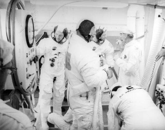 Apollo 11 crew members (left to right) Michael Collins, Edwin Aldrin (foreground), and Neil Armstrong, wearing space suits, leave the Apollo 11 space craft after participation in the countdown demonstration test for the upcoming mission. The Apollo 11 mission, the first lunar landing mission, launched from the Kennedy Space Center (KSC) in Florida via the Marshall Space Flight Center (MSFC) developed Saturn V launch vehicle on July 16, 1969 and safely returned to Earth on July 24, 1969. The CM, Columbia, piloted by Collins, remained in a parking orbit around the Moon while the LM, Eagle™™, carrying astronauts Armstrong and Aldrin, landed on the Moon. On July 20, 1969, Armstrong was the first human to ever stand on the lunar sur Copyright: xpiemagsx piemagsspace-46920 !ACHTUNG AUFNAHMEDATUM GESCHÄTZT!