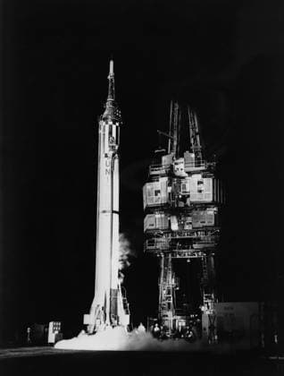 S61-03158 (1961) --- Mercury-Redstone 3 (MR-3) missile standing alone on launch pad. Copyright: xpiemagsx piemagsspace-54386 !ACHTUNG AUFNAHMEDATUM GESCHÄTZT!