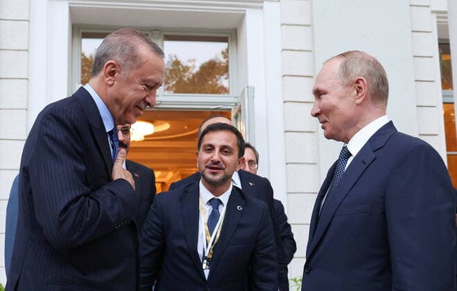 Bilder des Jahres 2022, News 08 August News Themen der Woche KW31 SOCHI, RUSSIA - AUGUST 5, 2022: Russia s President Vladimir Putin and Turkey s President Recep Tayyip Erdogan (R-L front) are seen after a meeting at the Rus health resort. Vyacheslav Prokofyev TASS  TS13D1F1
